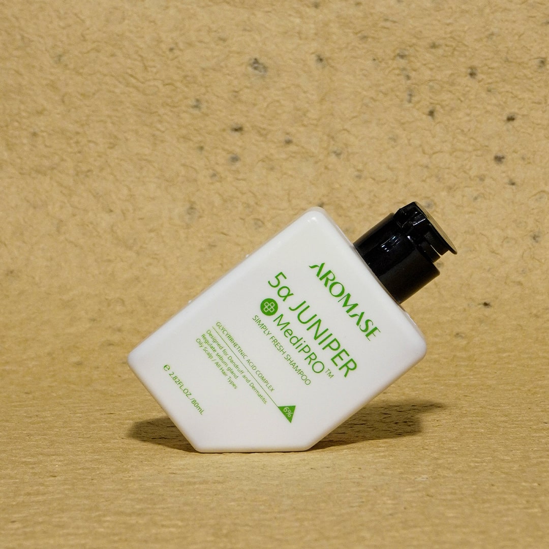 dau-goi-aromase-5α-juniper-medipro-simply-fresh-shampoo-80ml-ngan-gau-giam-viem-da-dau-chuyen-sau (3) DẦU GỘI AROMASE 5Α JUNIPER MEDIPRO SIMPLY FRESH SHAMPOO 80ML: NGĂN GÀU, GIẢM VIÊM DA ĐẦU CHUYÊN SÂU 3
